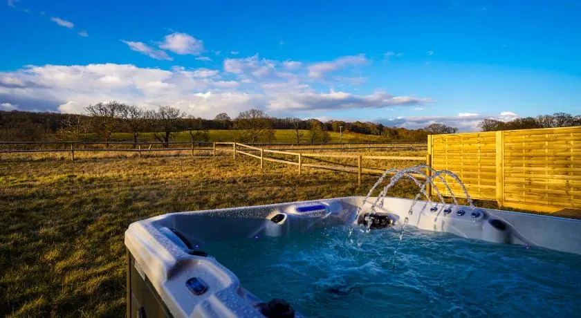 Starlight Lodge - 4BR Luxury Barn with Hot Tub - Image 1