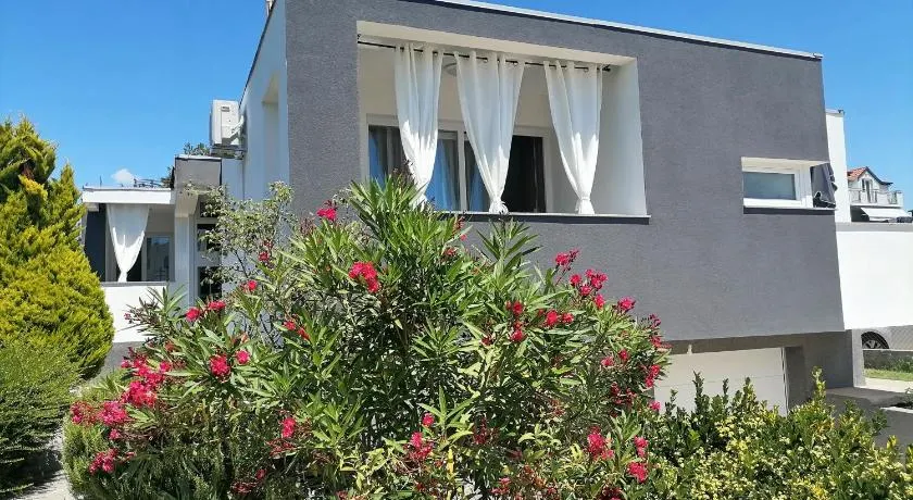 Apartments Dora Bibinje, 30 m from the sea - Image 1