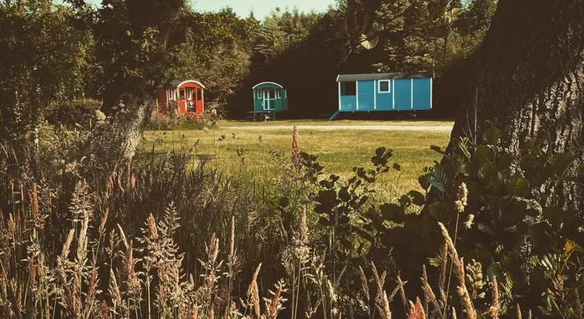 Pipowagens bij Pannenkoekenrestaurant & Camping De Koppenjan 'Een uniek verblijf met kinderspeelboerderij' - Image 1