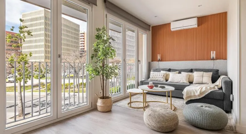 Chic Aparment Barcelona near Plaza España - Image 1
