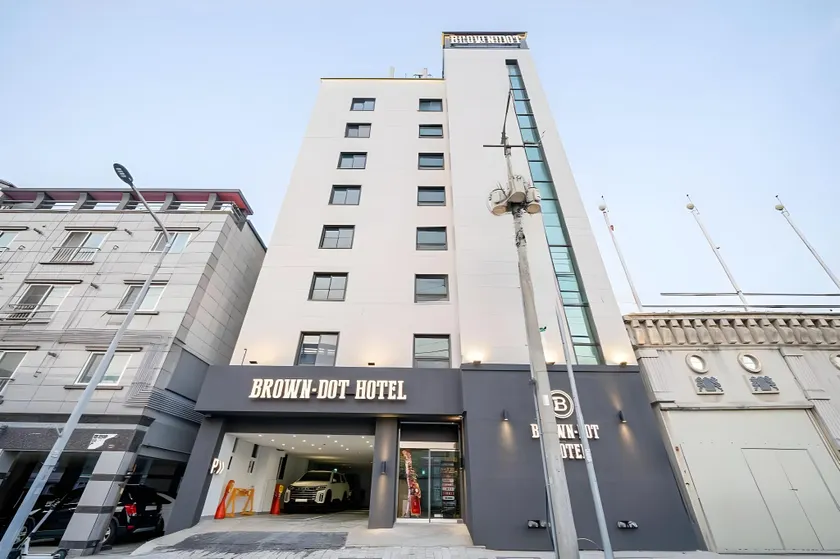 Brown Dot Hotel NamGumi - Image 1