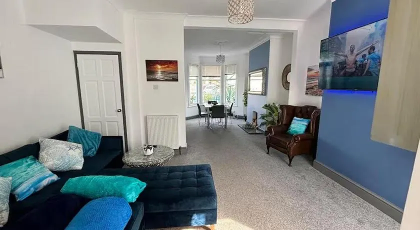 Coastal House opposite beach sleeps 6 Pet friendly - Image 1