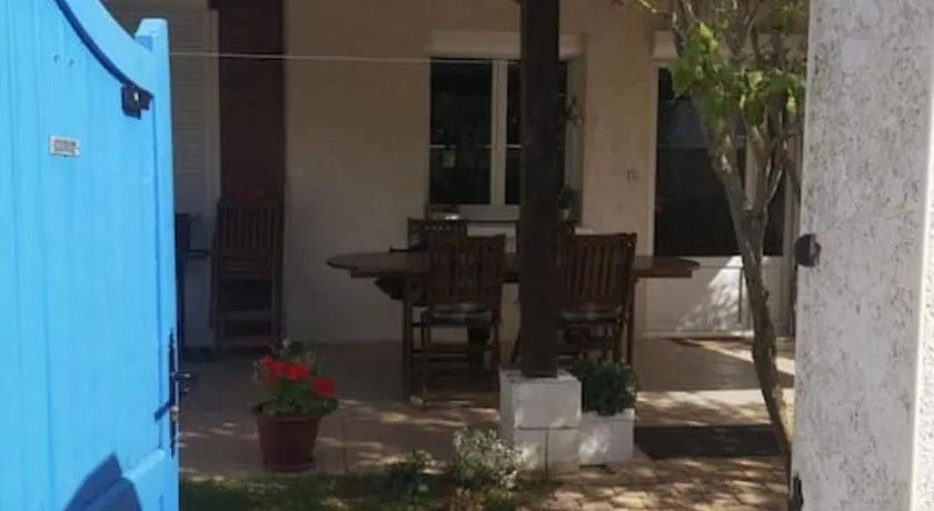 La Porte Bleue - Image 1