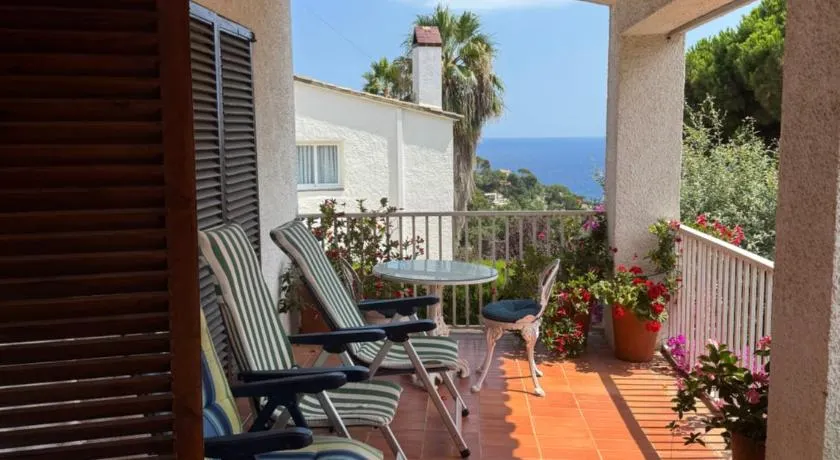 Apartamentos Escorpion Tossa de Mar - Image 1
