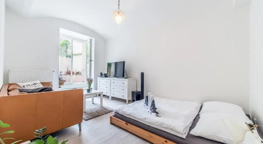 Quiet apartment in the city center with own terrace - Image 1