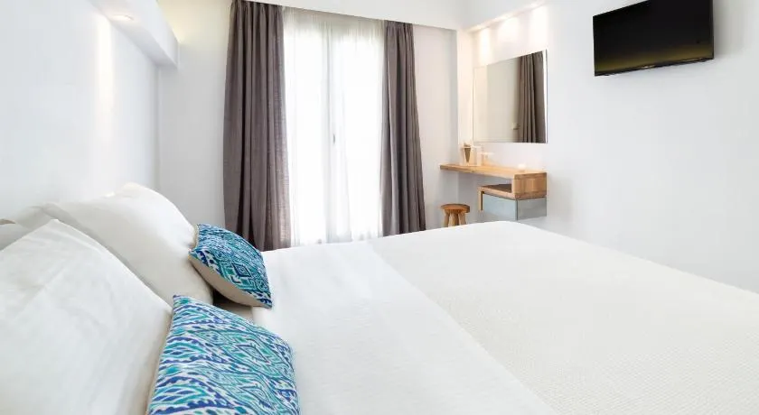 Golden Beach Hotel - Image 1