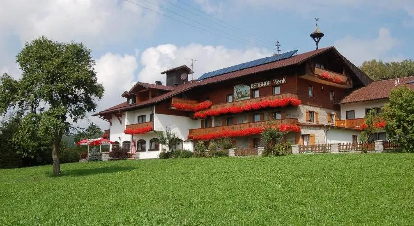 Berghof Pension und Ferienwohnungen - Image 1