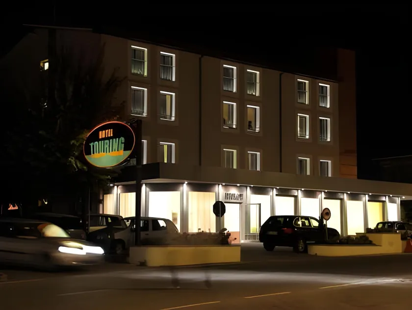 Hotel Touring - Image 1