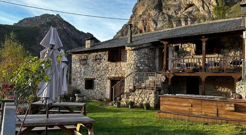 Apartamentos Rurales La Laguna Somiedo - Image 1