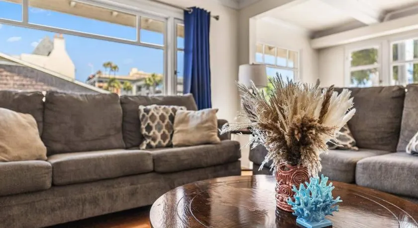 Long Beach 2BR and 1BA Charming Condo Near Alamitos Beach, Marina, Cafes & Shops - Image 1