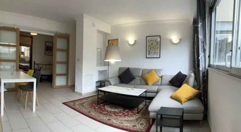 Studio à La Défense (climatisé, parking) - Image 1