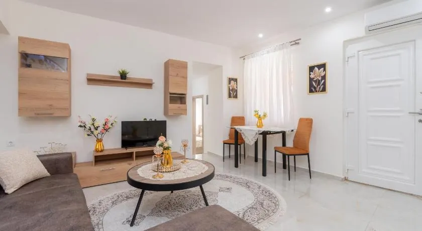 Paradise House - Image 1