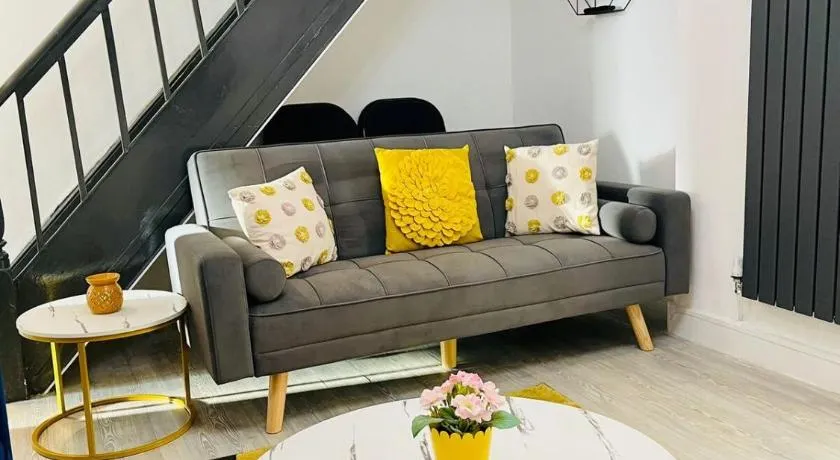 Cardiff City Centre Brand New 4 Bedroom House for Contractors and Family - Image 1