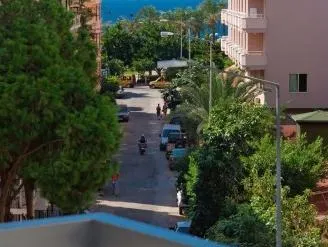 Remi Hotel - Image 1