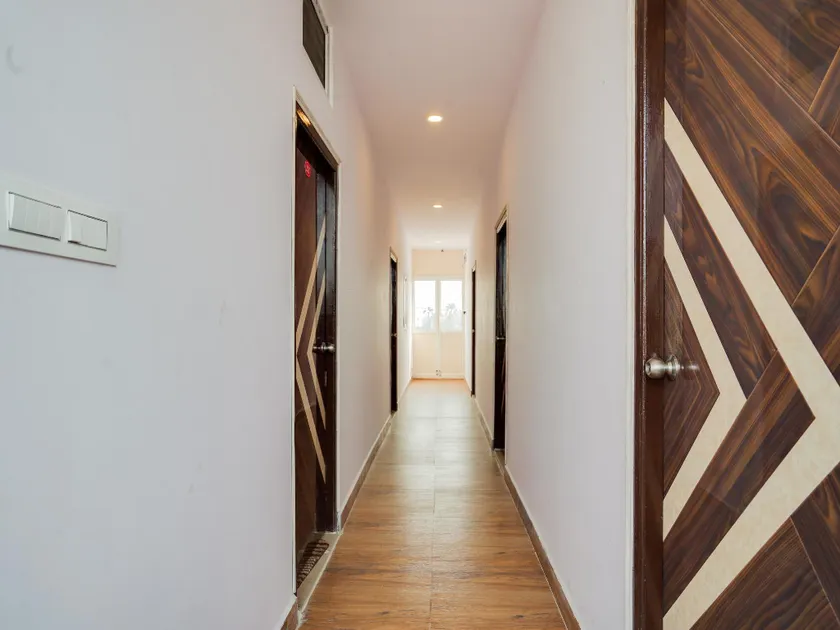 Hotel O by OYO Stay Happy - Image 1