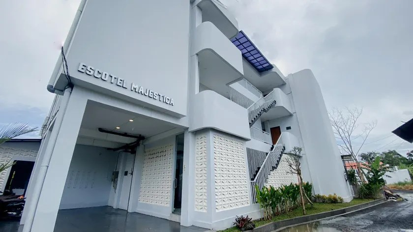 Escotel Majestica - Image 1