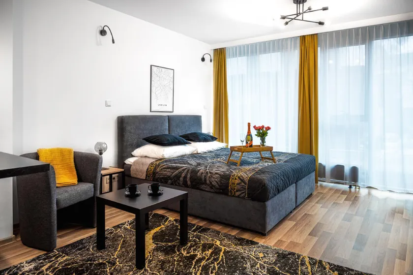 EASY RENT Apartments - Silver 8, Basen & SPA, Centrum Free Parking 24h Check-in - Image 1