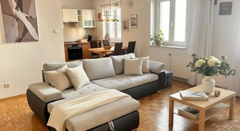 Family & Friends Vienna Base for 6- XXL Apartment with Direct train - 10 Min to City and Airport - Image 1