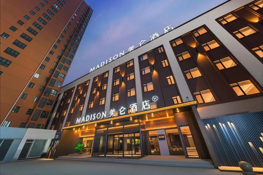 Gaoyou World Trade Plaza Meilun Hotel - Image 1
