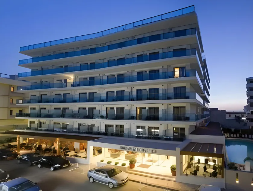 Manousos City Hotel - Image 1