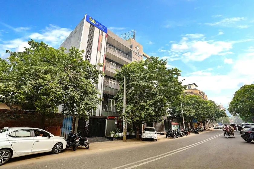 FabHotel Roseman - Image 1