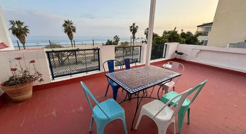 Casa con vistas al mar y jardín - Image 1