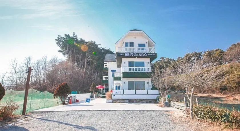 Gangneung Maison de Rose - Image 1