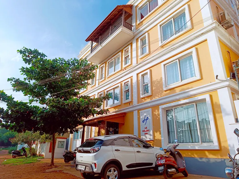 Le Holiday Inn - Image 1