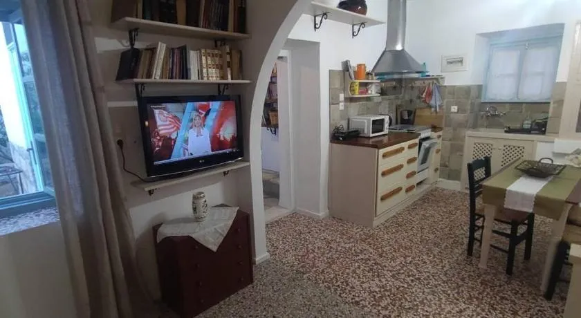 Chrisi's and Jasmin's house - Image 1