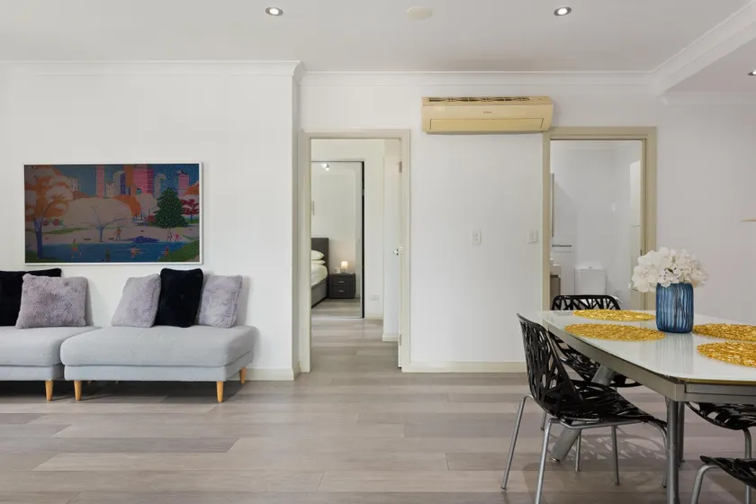 Spacious 3-Bed Apartment in the Heart of St Ives - Image 1