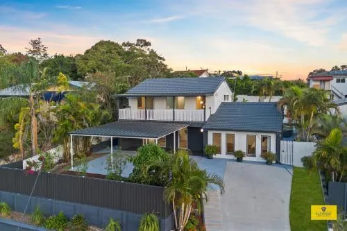 Modern Holland Park Home with Easy City Access - Image 1