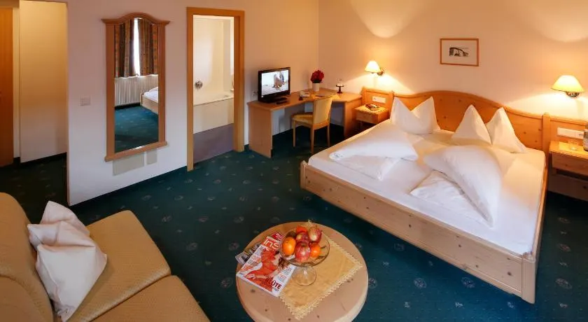 Hotel Am Reschensee - Image 1