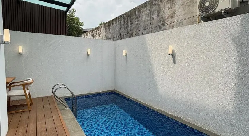Kyzen Stay Central Family Home w Pool & Loft Net - Image 1