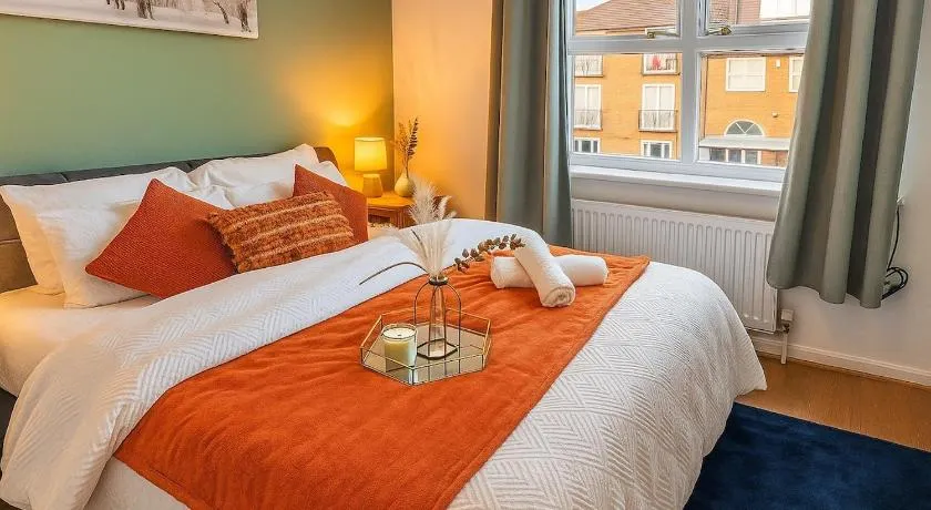 Dockside Home - 5 Comfy Beds-Perfect for Contractors and Families- Free Parking - Image 1