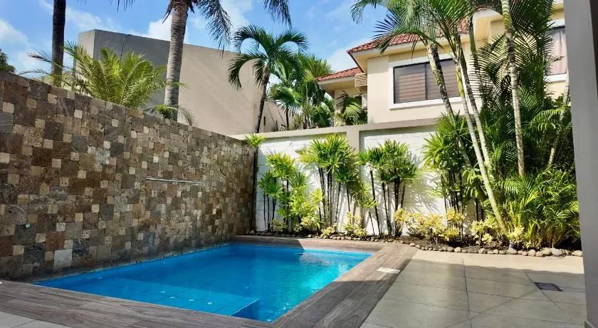 Private Luxury Pool Villa in Samborondón - Image 1