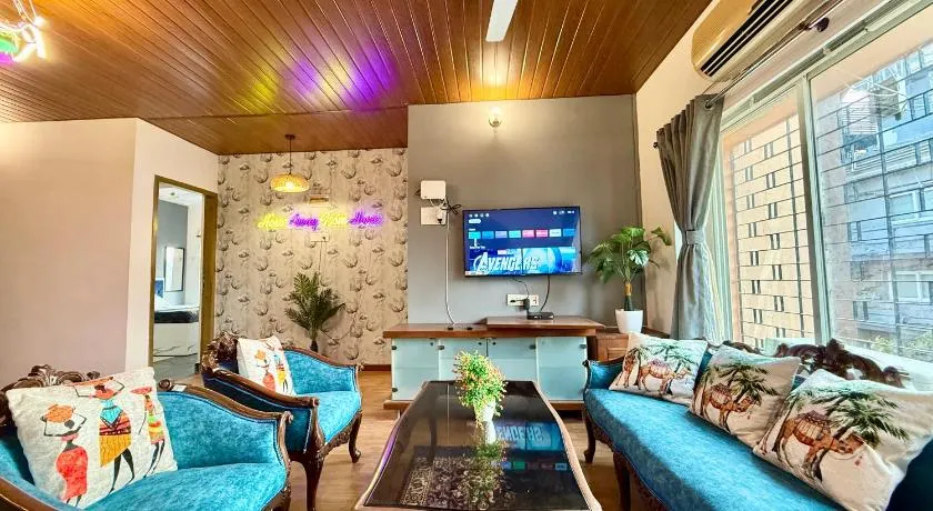 Lovely 3BHK Serviced Apt near ISKCON Temple, Juhu Mumbai - Image 1