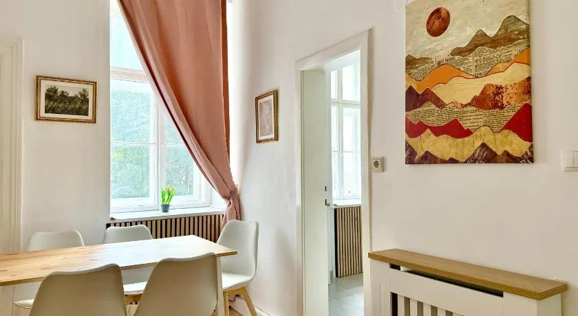 Stylish 2-Bedroom Apartment with Free Parking - Image 1