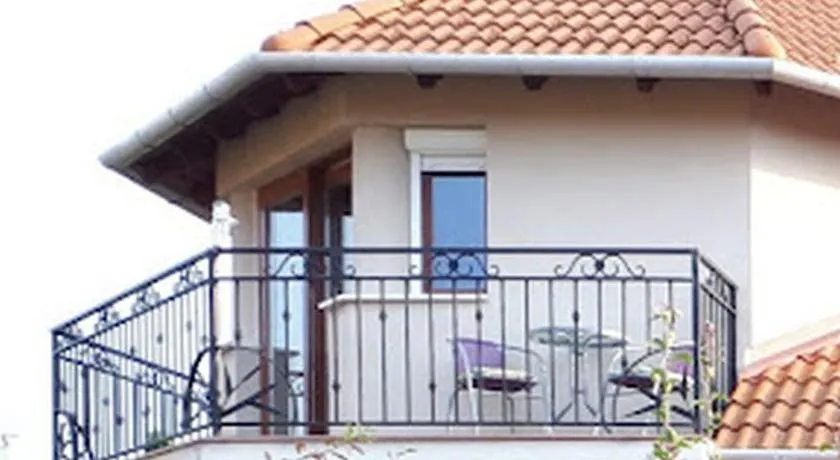 Kertvárosi Apartman - Image 1