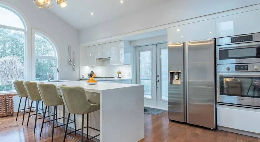 Luxurious and Spacious 4BR Home Near Downtown - Image 1