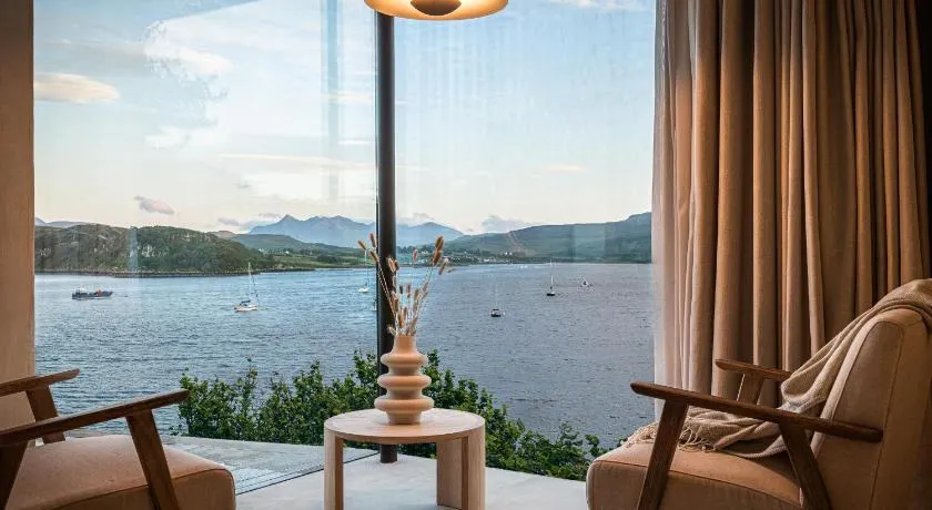Vriskaig Luxury Guest Suite with Iconic Views - Image 1