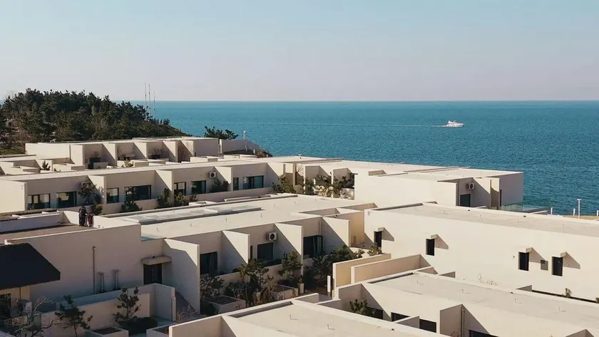 SEAVISTA HOTEL - Image 1