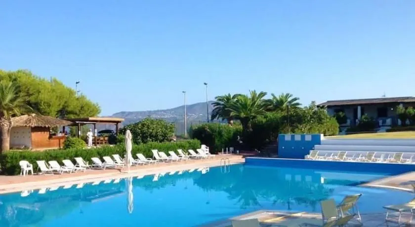 Homerez - Maison charmante Lentia avec piscine partagée - Image 1
