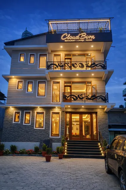 CloudBorn Rooftop Lounge and Stay - Image 1