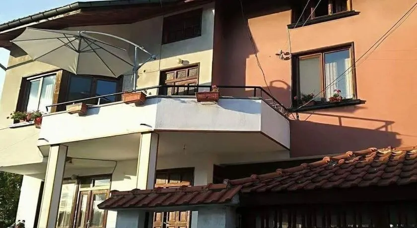 Guest House Ganovi - Image 1