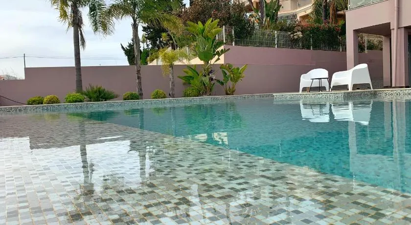 DIANA BEACH HOUSE - Image 1