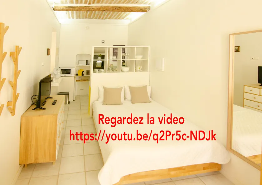 Luberon Historic Village Lauris - Elegant Private Studio English Host - Image 1