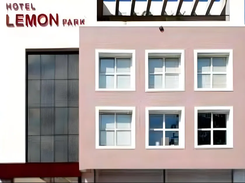 Lemon Park Hotel - Image 1