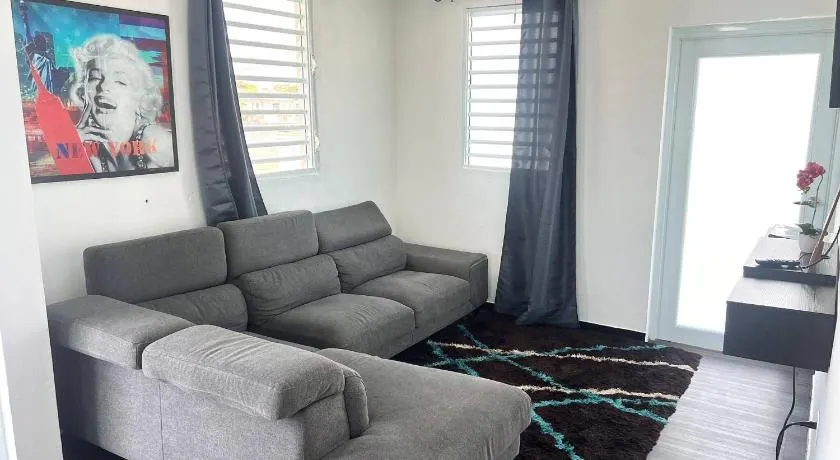 Stylish 2BR w private balcony - Image 1