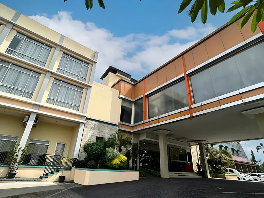 Parkside Mandarin Hotel Pekalongan - Image 1