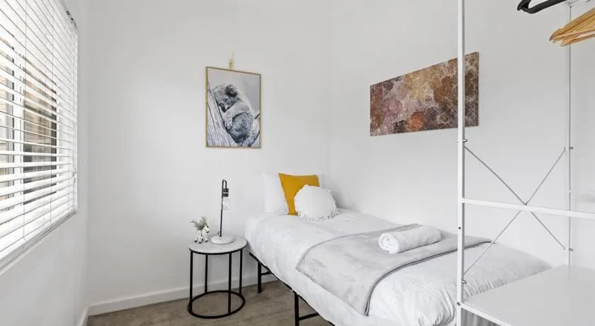 Private Double Room - Central Location At Ryde - Shared Bathroom and Amenities - Image 1